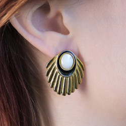 Venus Studs Shell Gold