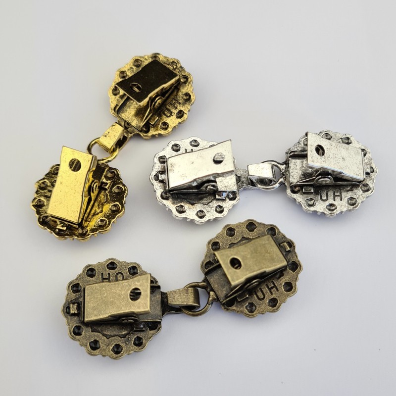 Vest clip gold & fennel