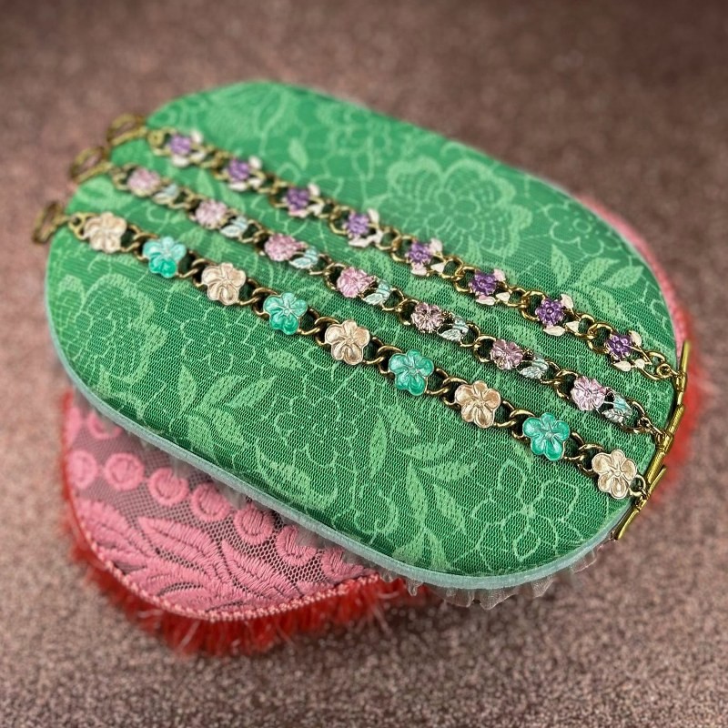 Garland bracelet white/lilac