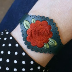 Peony brique on pine blue