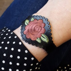 Peony mauve on black