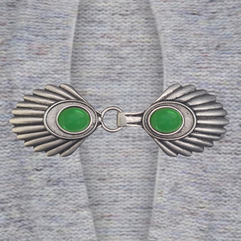 Vest clip emerald old silver
