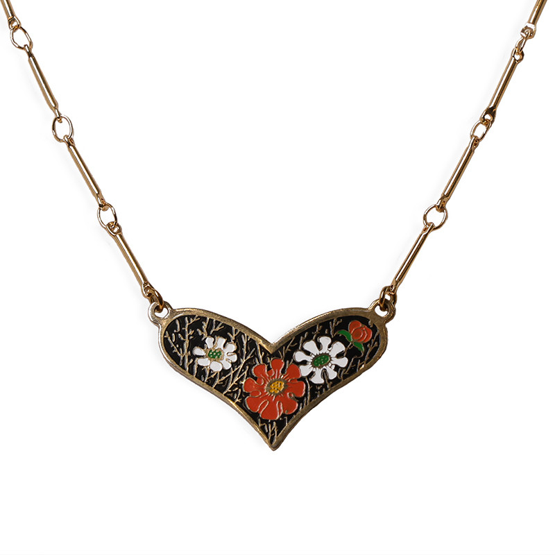 Vintage Charm Black Bouquet Heart
