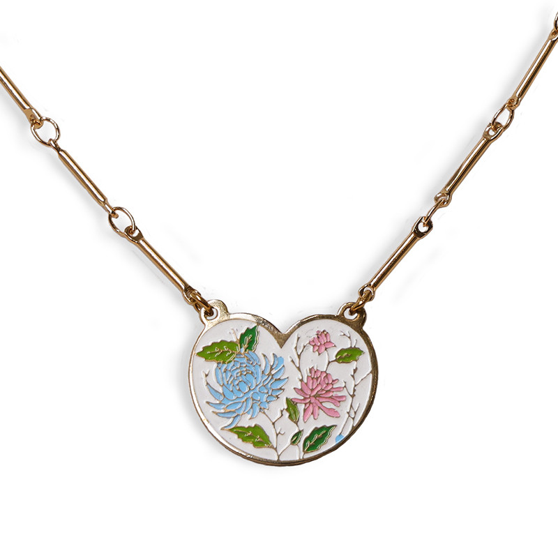 Vintage Charm Cream Flower Heart